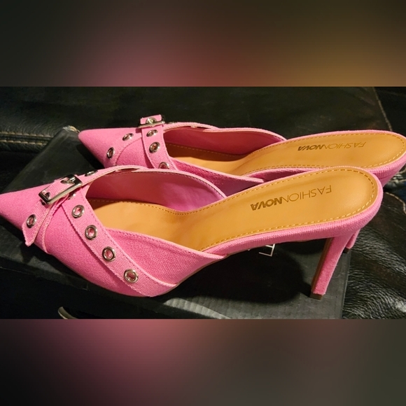 Pretty In Pink Buckle Detail Women's Shoes - Picture 4 of 9